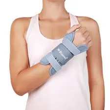 MUÑEQUERA ORTOPÉDICA CON FÉRULA